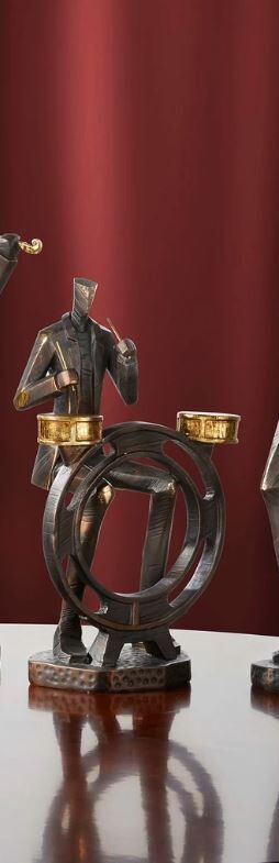 Musiker mit goldfarbenen Akzenten - Schlagzeuger -