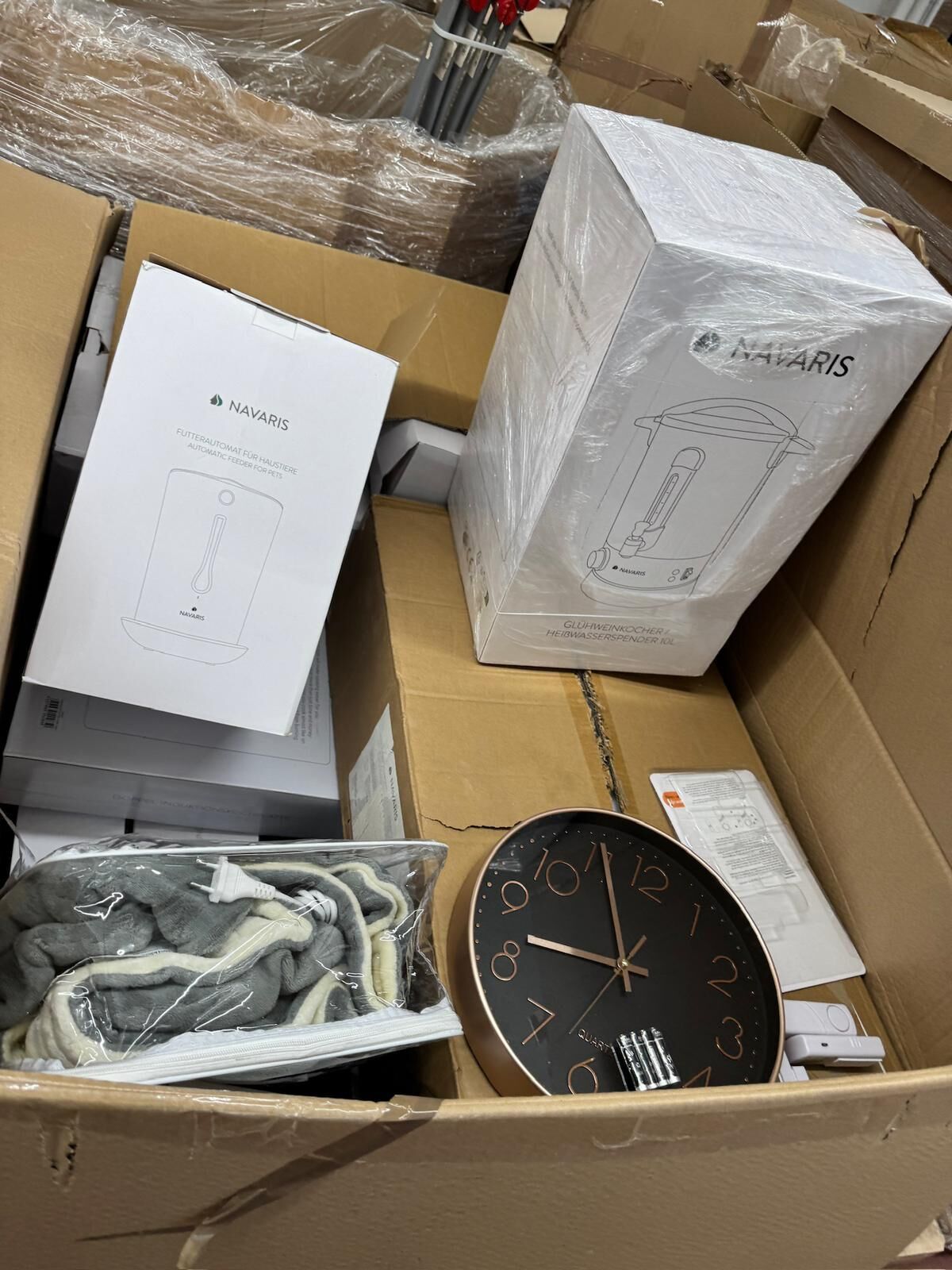 wandclock, wallclock, round-clock, black-dace, box-packaging